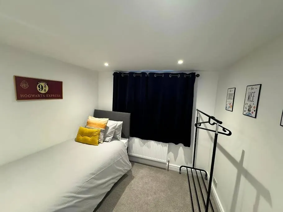 Modern 5 Bed Near Excel -Big Ben Villa London United Kingdom