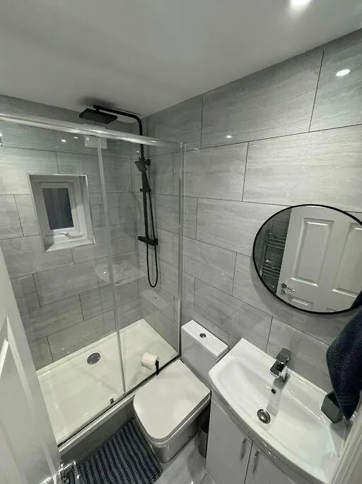 Modern 5 Bed Near Excel -Big Ben Villa London Holiday home