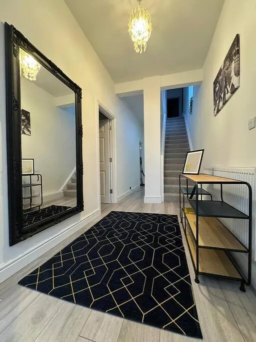 Modern 5 Bed Near Excel -Big Ben Villa London Holiday home