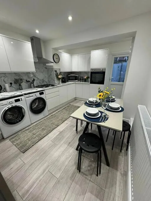 Holiday home Modern 5 Bed Near Excel -Big Ben Villa London